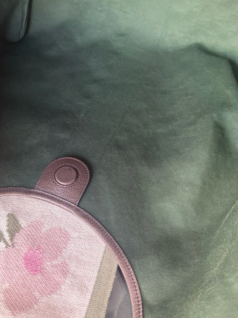 Authentic Gucci Giglio large GG canvas tote bag with with detachable pouch. - Picture 13 of 17